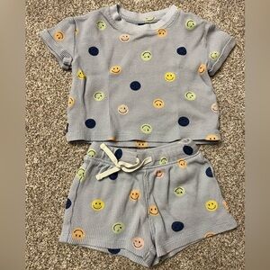 Old Navy Smiley Face Shorts and Tee Set, size 3-6 months